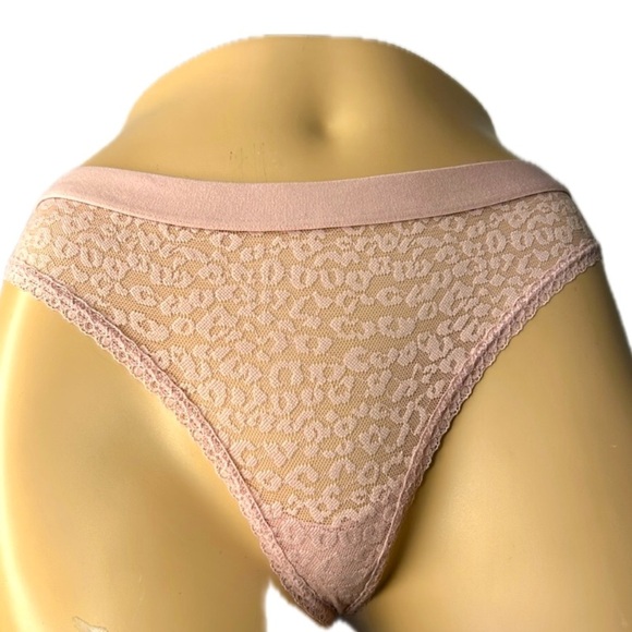 PINK Victoria’s Secret Dusty Rose Sheer Leopard Lace Mesh Thong Panties Sz M NEW - Picture 1 of 17